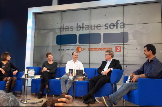 LBM19 blaues Sofa